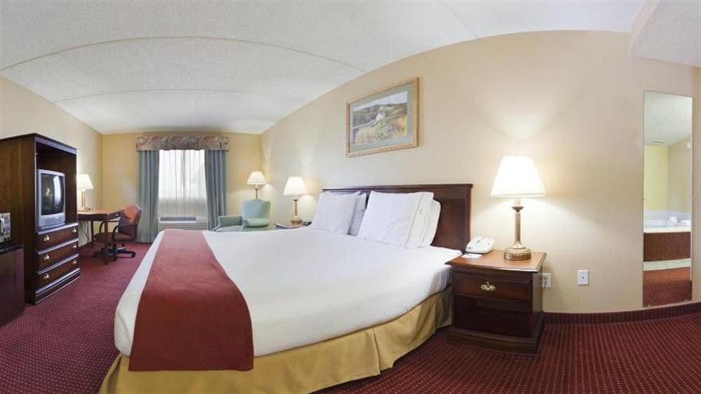 Holiday Inn Express Irwin Pa Tpk Exit 67 By Ihg Exterior photo