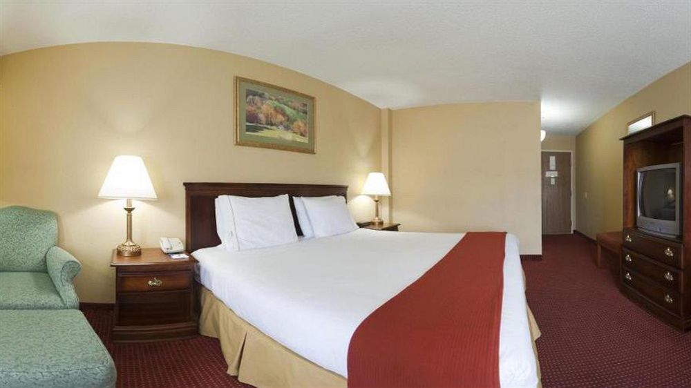 Holiday Inn Express Irwin Pa Tpk Exit 67 By Ihg Exterior photo