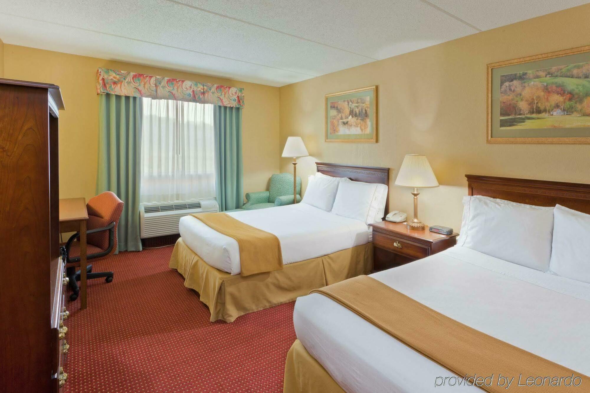 Holiday Inn Express Irwin Pa Tpk Exit 67 By Ihg Exterior photo